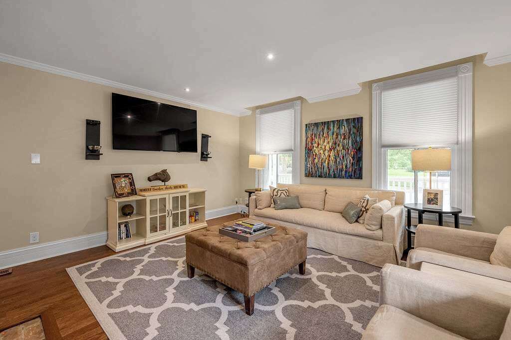 Photo of Livingroom in West Suburb