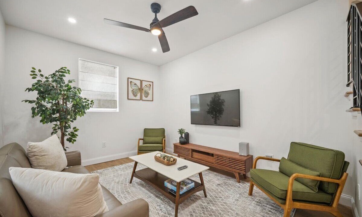 Photo of Livingroom in Center City