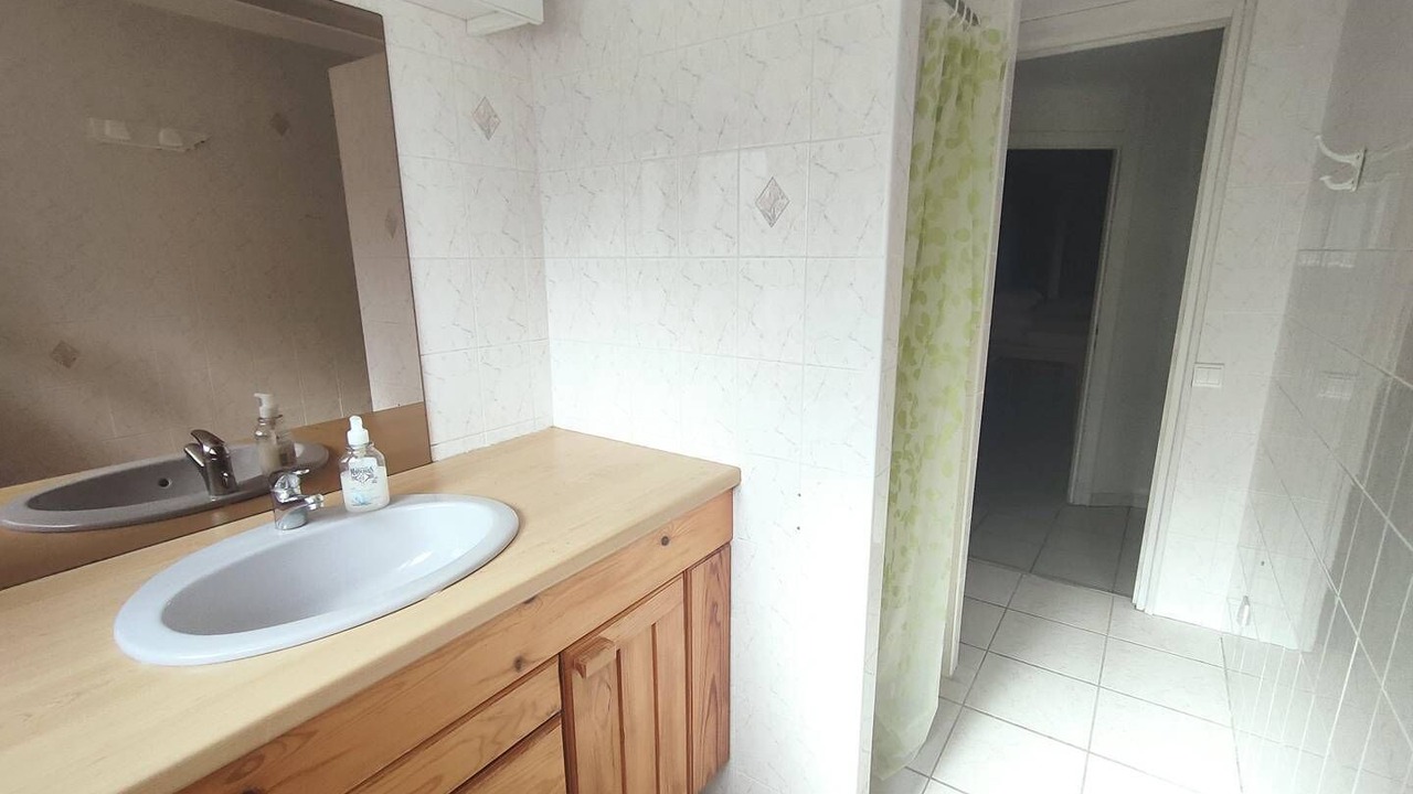 Photo of Bathroom in Messanges