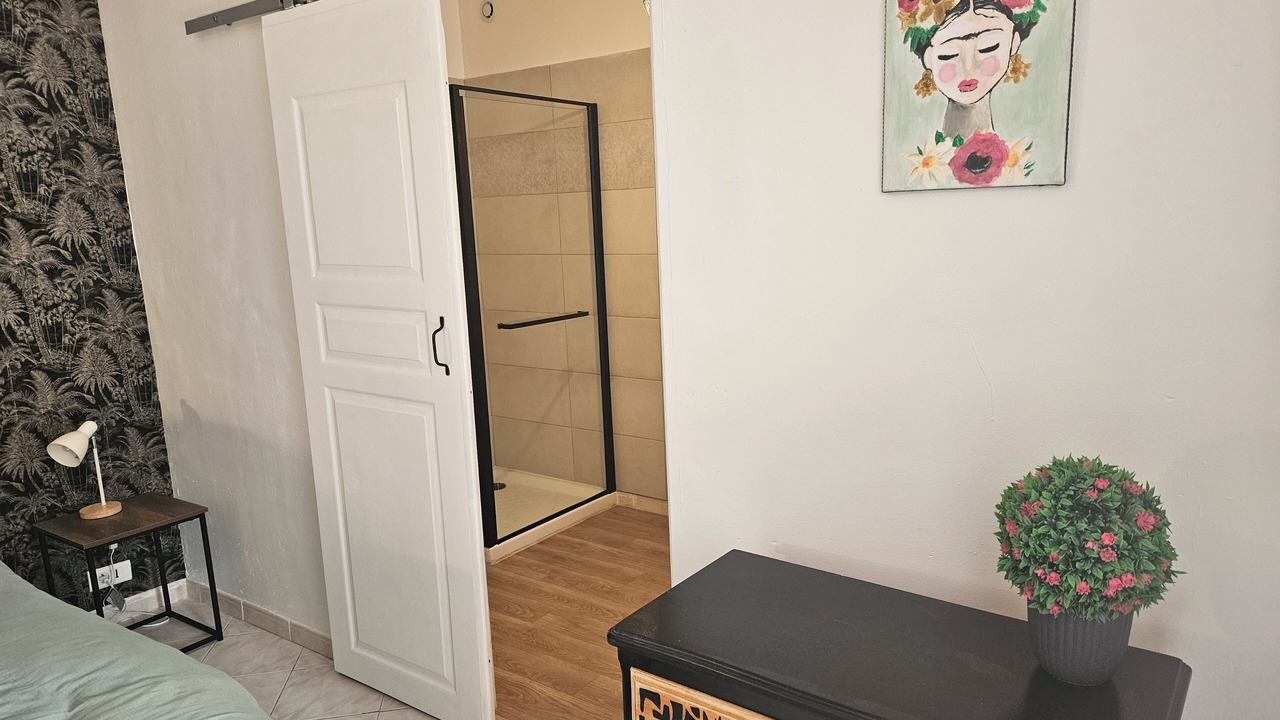 Photo of Bedroom in Anatole France