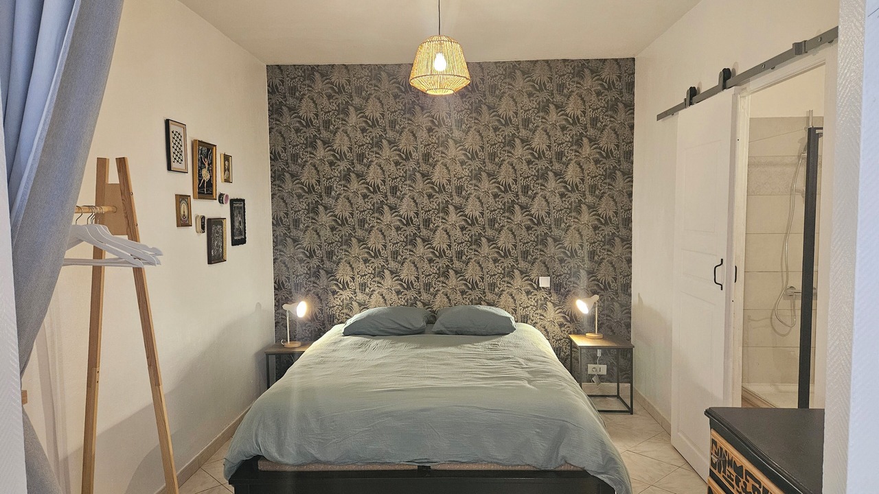 Photo of Bedroom in Anatole France