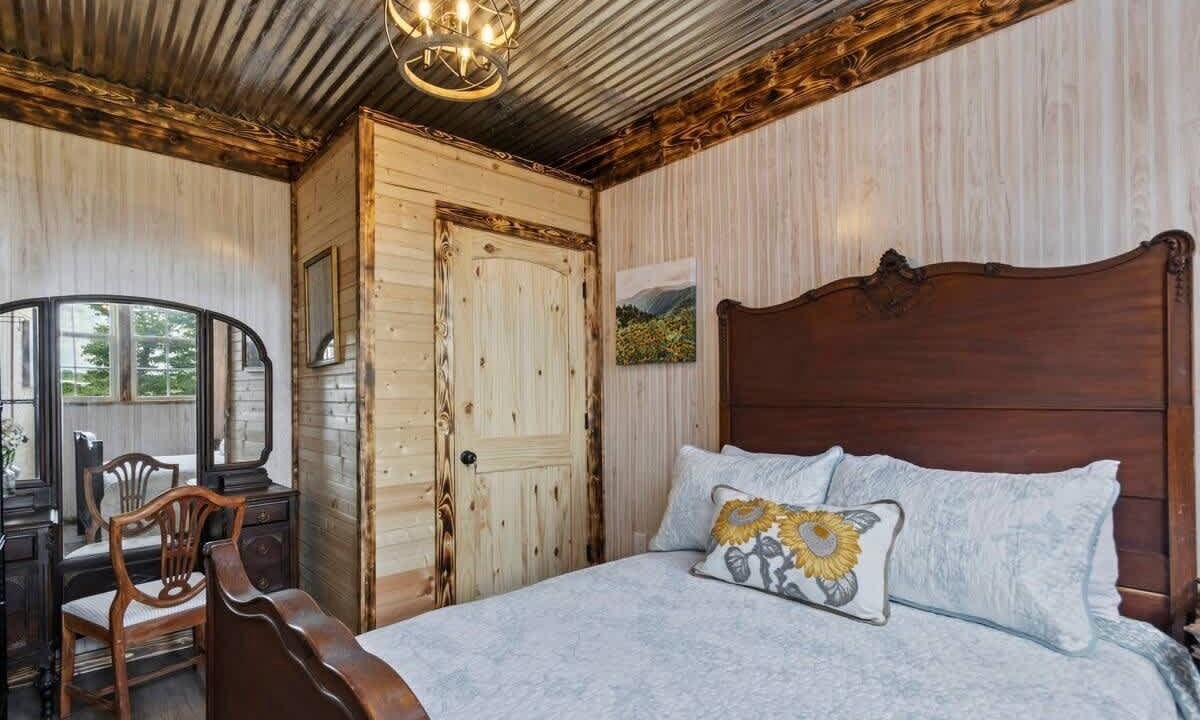 Photo of Bedroom in Valley Head