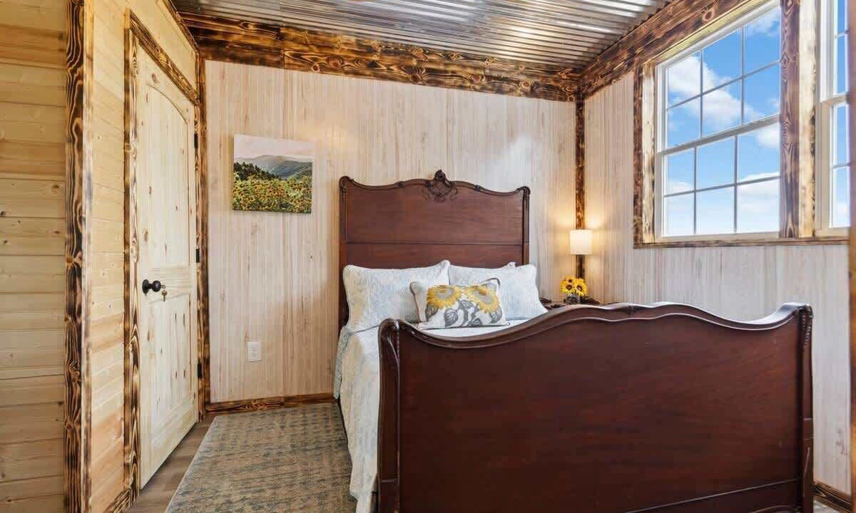 Photo of Bedroom in Valley Head