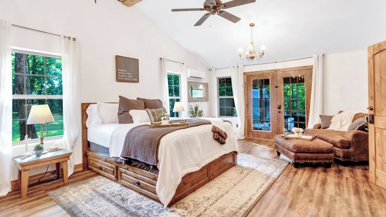 Photo of Bedroom in Smithville