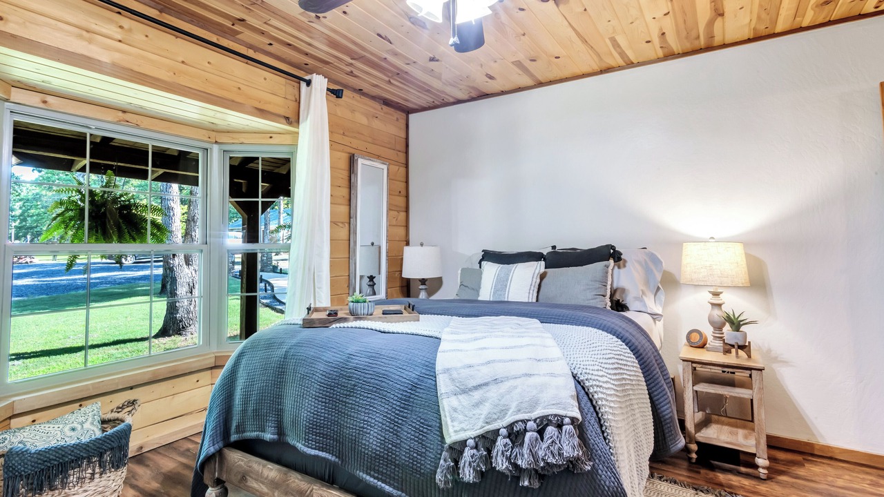 Photo of Bedroom in Smithville