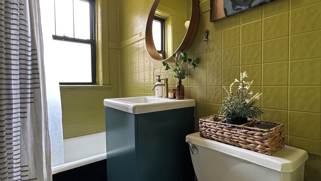 Photo of Bathroom in Lake View East