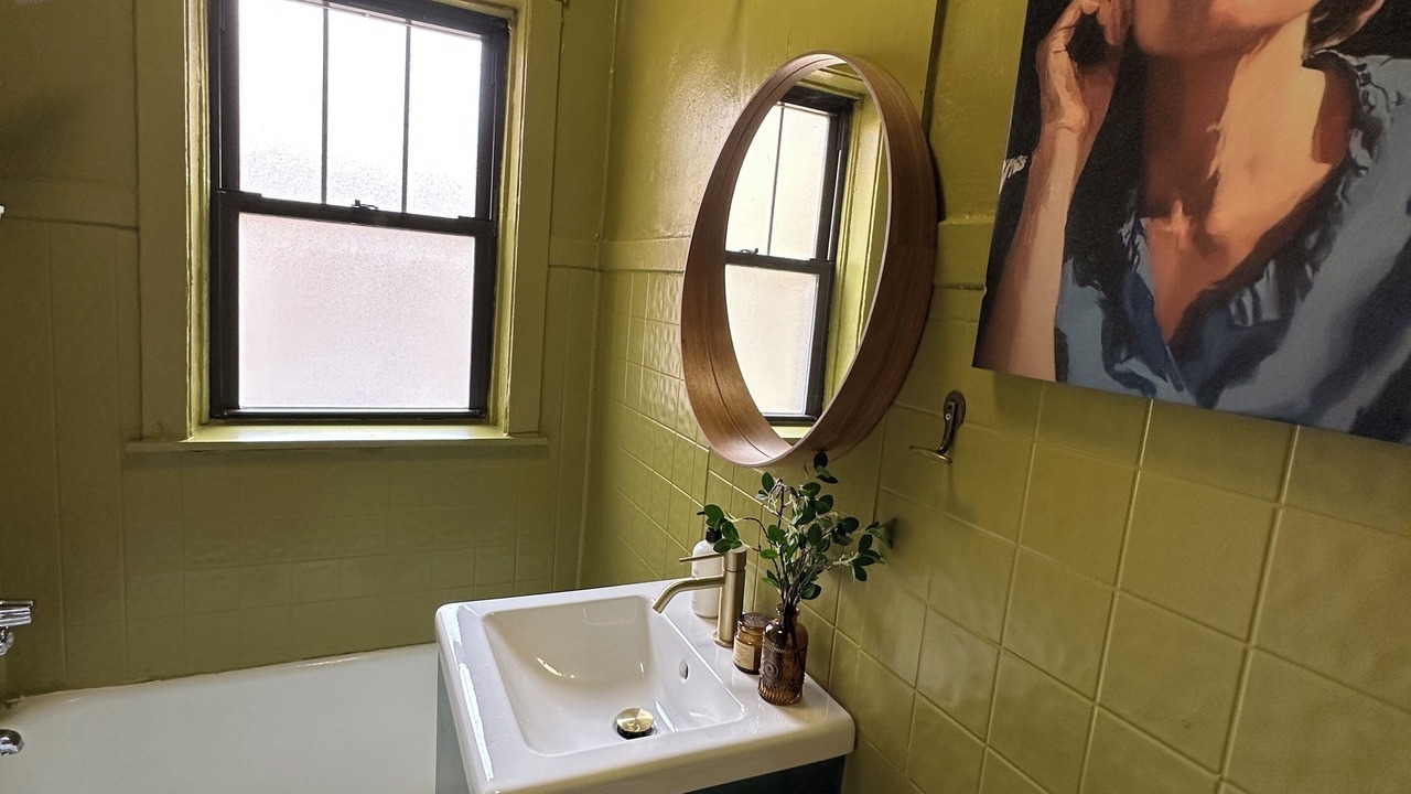 Photo of Bathroom in Lake View East