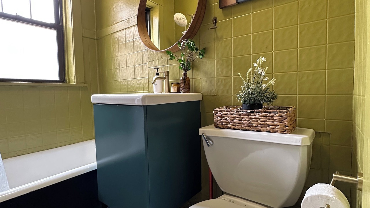 Photo of Bathroom in Lake View East