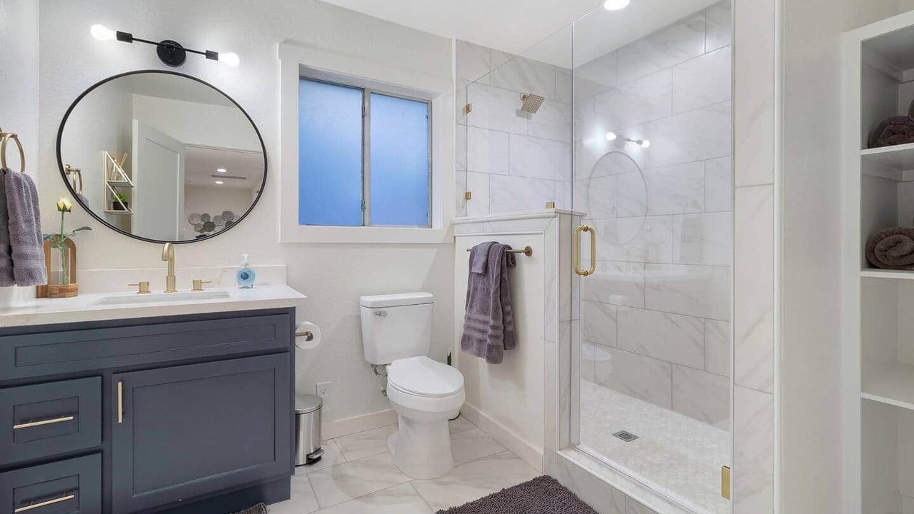Photo of Bathroom in Pointblank