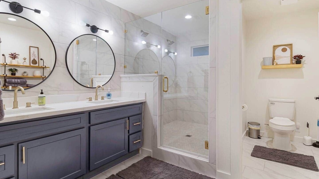 Photo of Bathroom in Pointblank