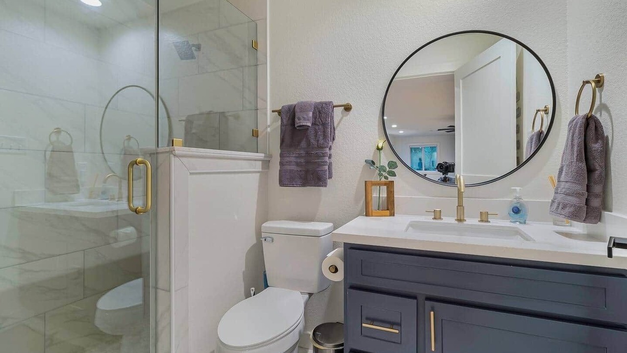 Photo of Bathroom in Pointblank
