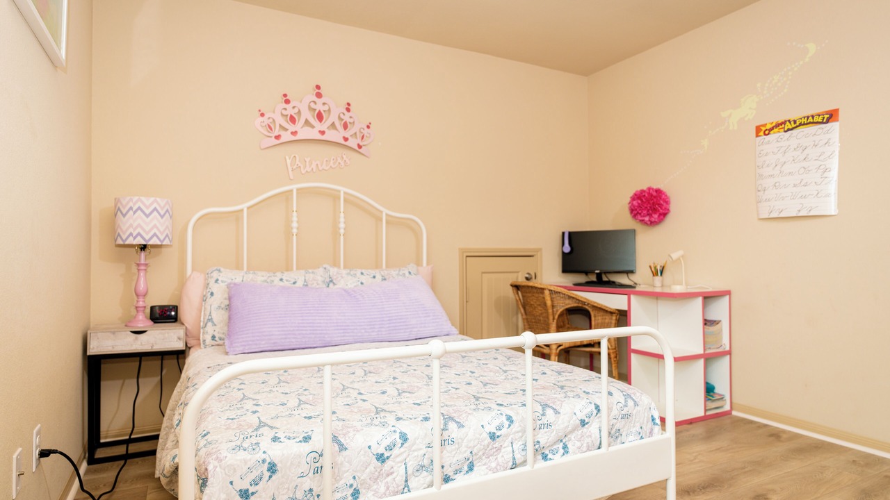 Photo of Bedroom in Clodine