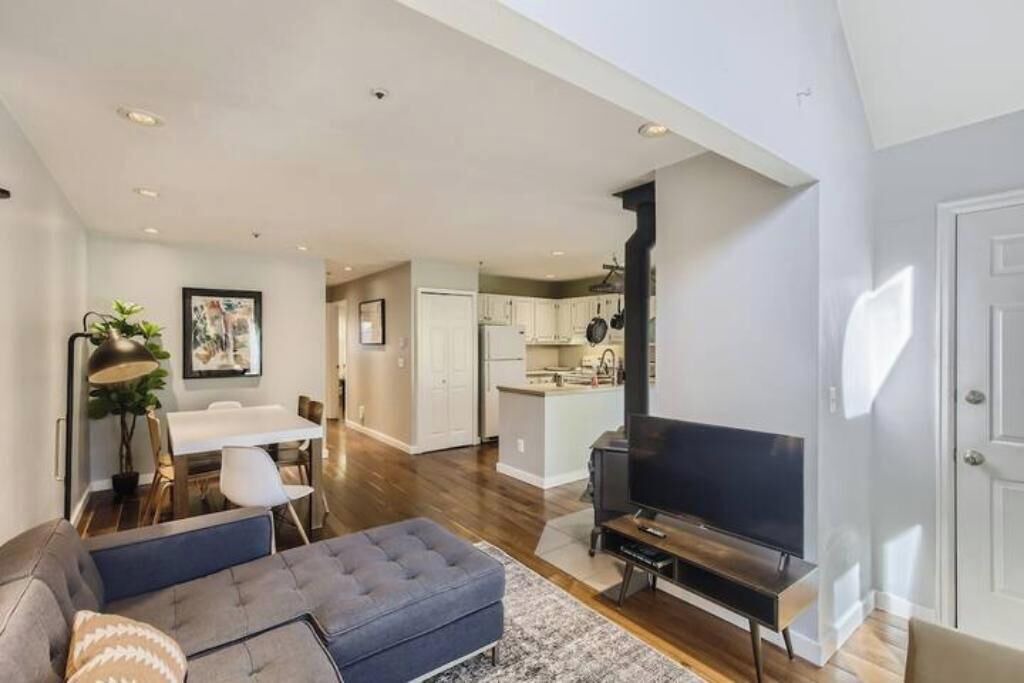 Photo of Livingroom in Central Boulder