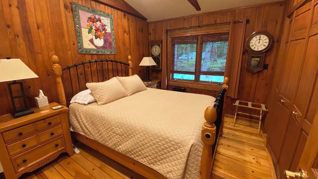 Photo of Bedroom in Piney Flats