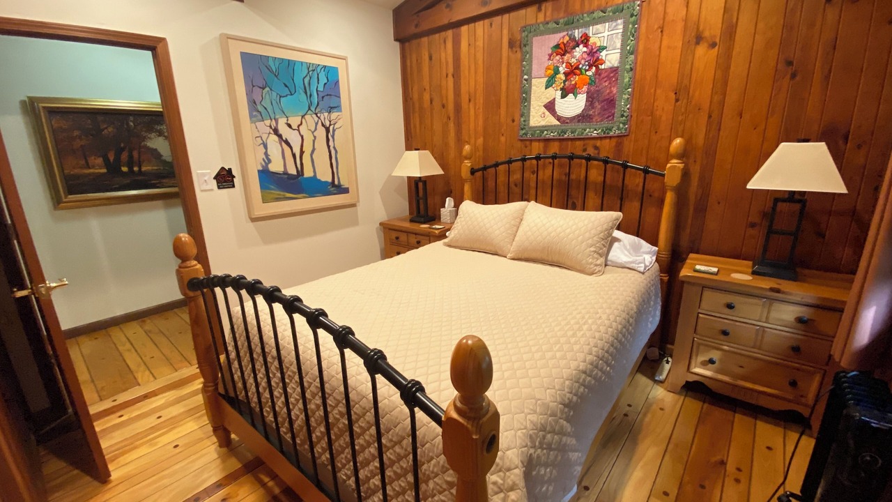 Photo of Bedroom in Piney Flats