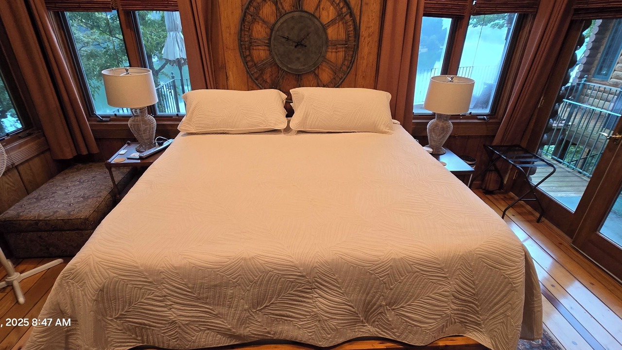 Photo of Bedroom in Piney Flats