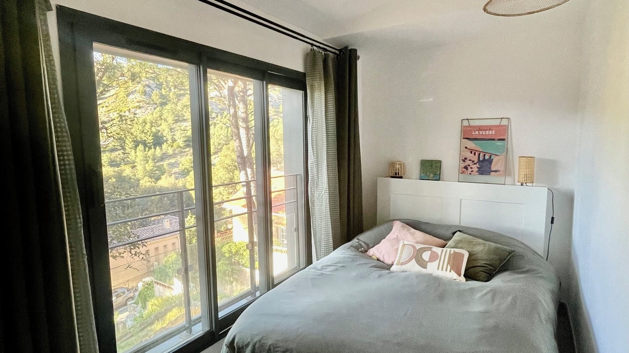 Photo of Bedroom in Ensues-la-Redonne