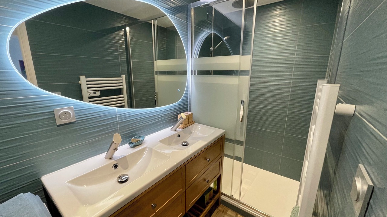 Photo of Bathroom in Ensues-la-Redonne