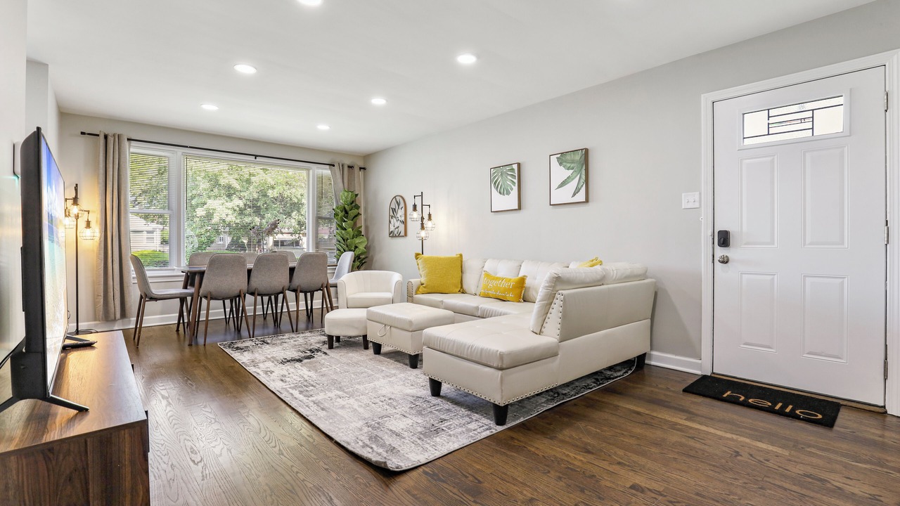 Photo of Livingroom in Skokie