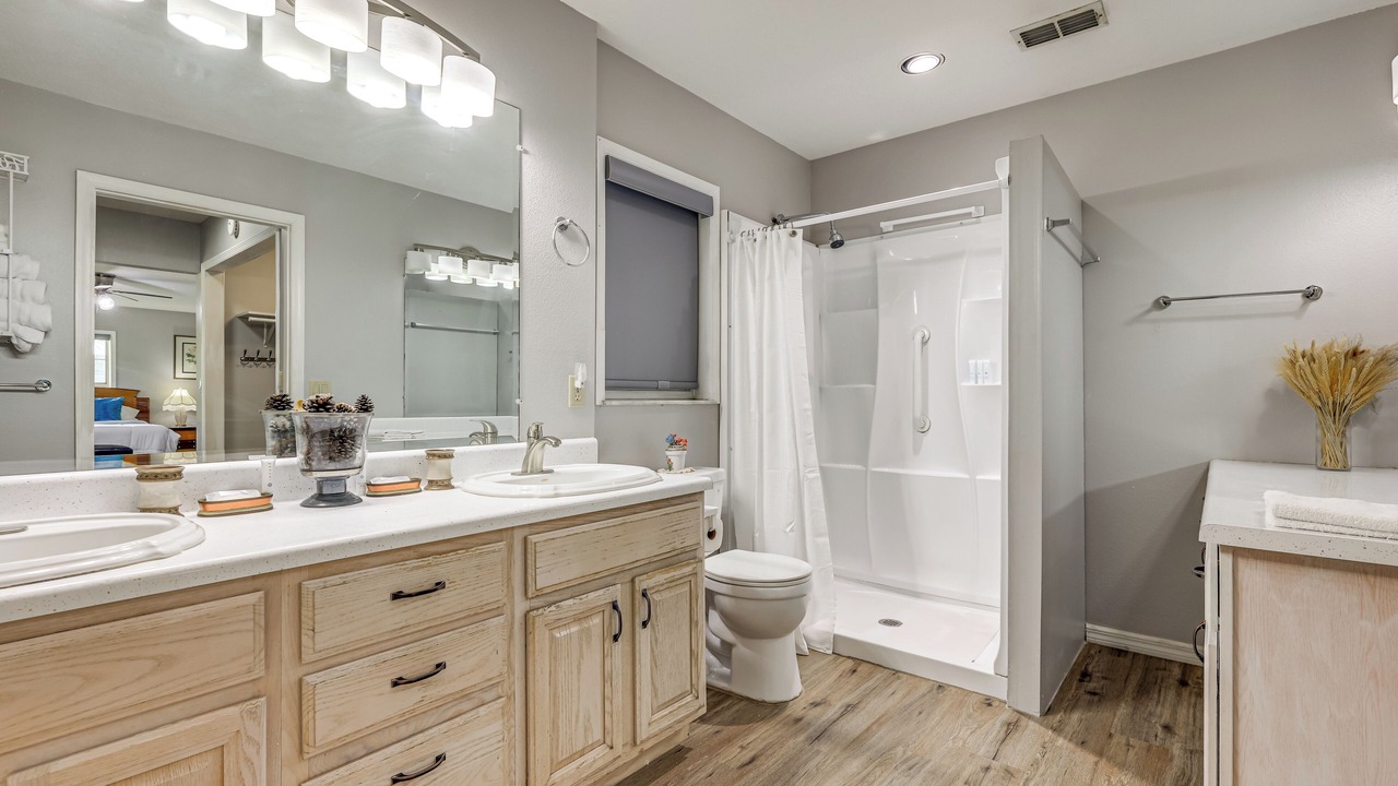 Photo of Bathroom in Edgar