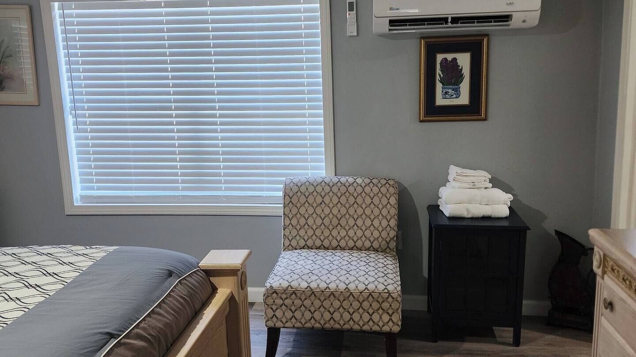 Photo of Bedroom in Many