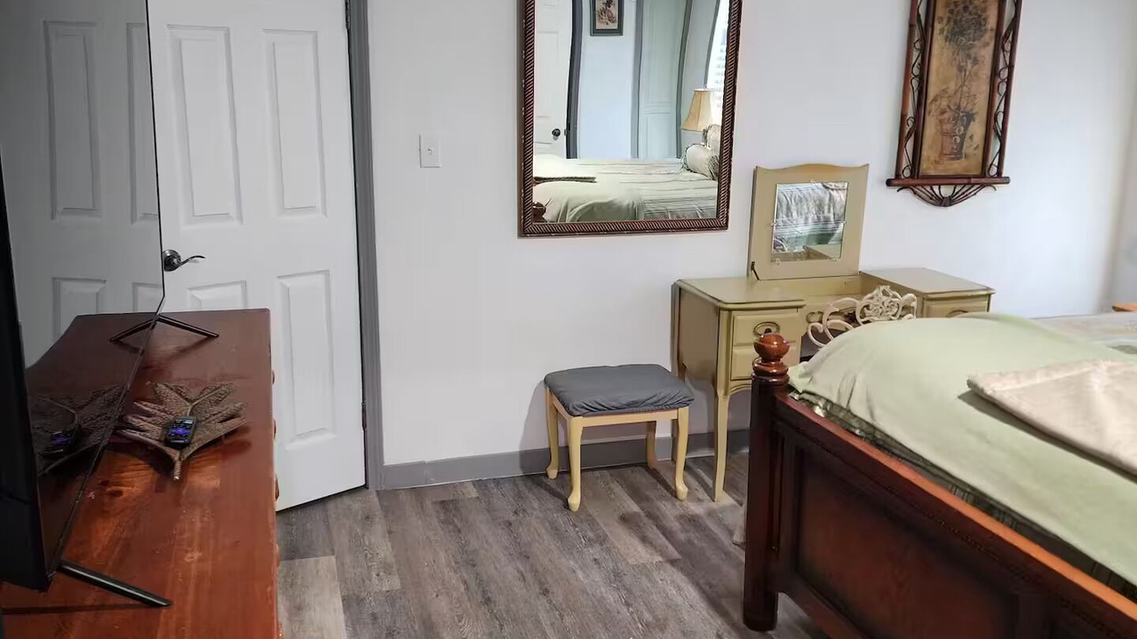 Photo of Bedroom in Many