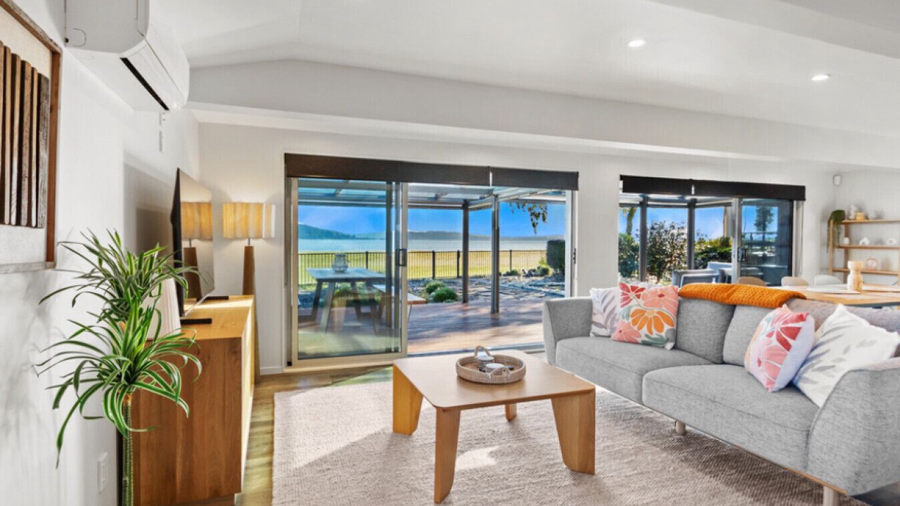 Photo of Livingroom in Hannahs Bay