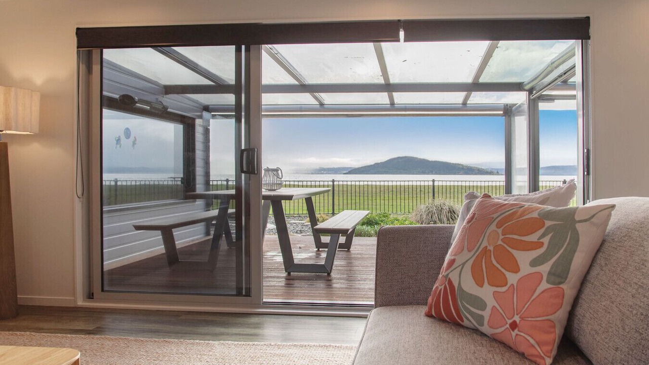 Photo of Livingroom in Hannahs Bay