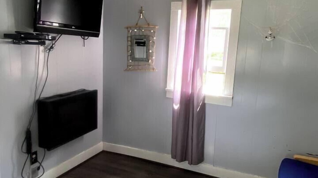 Photo of Bedroom in Beach Lake