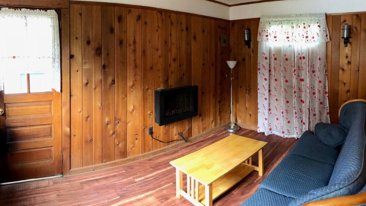 Photo of Bedroom in Beach Lake