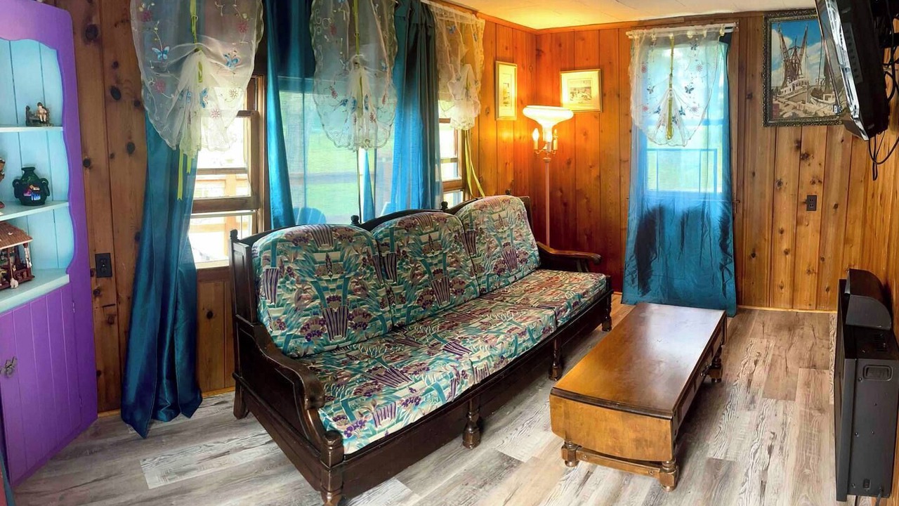 Photo of Bedroom in Beach Lake