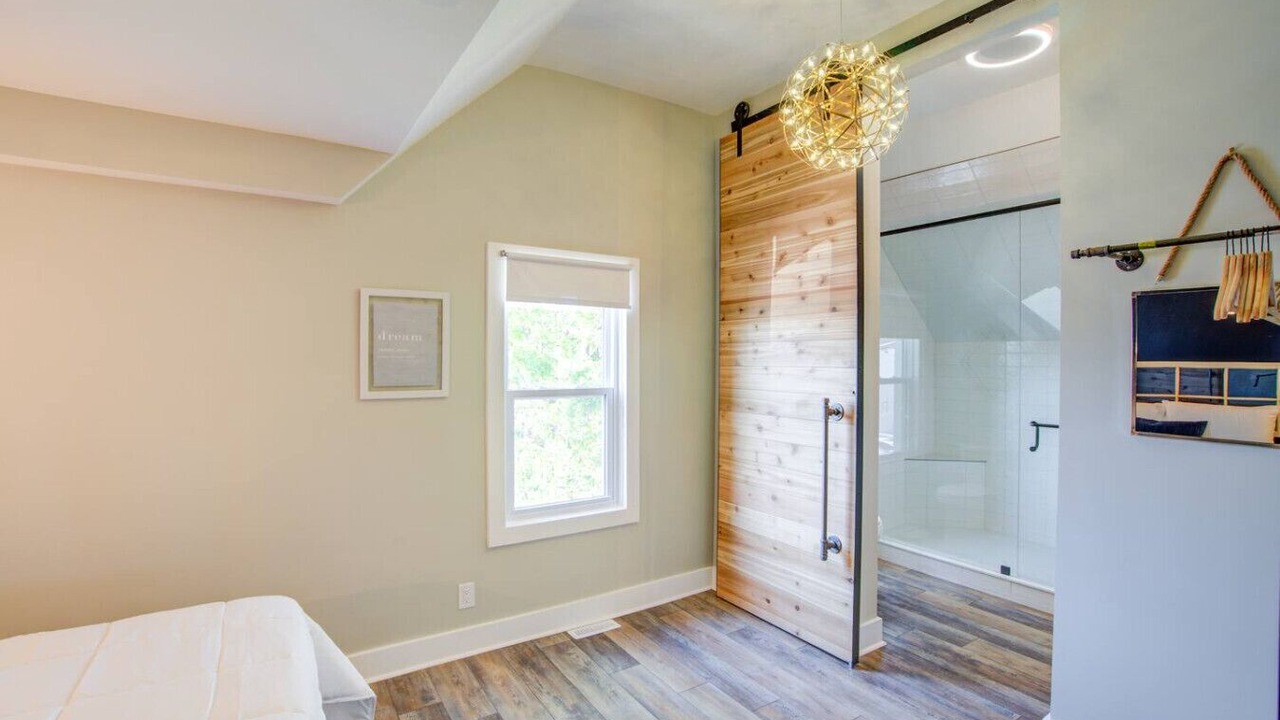 Photo of Bedroom in Downtown Niagara Falls