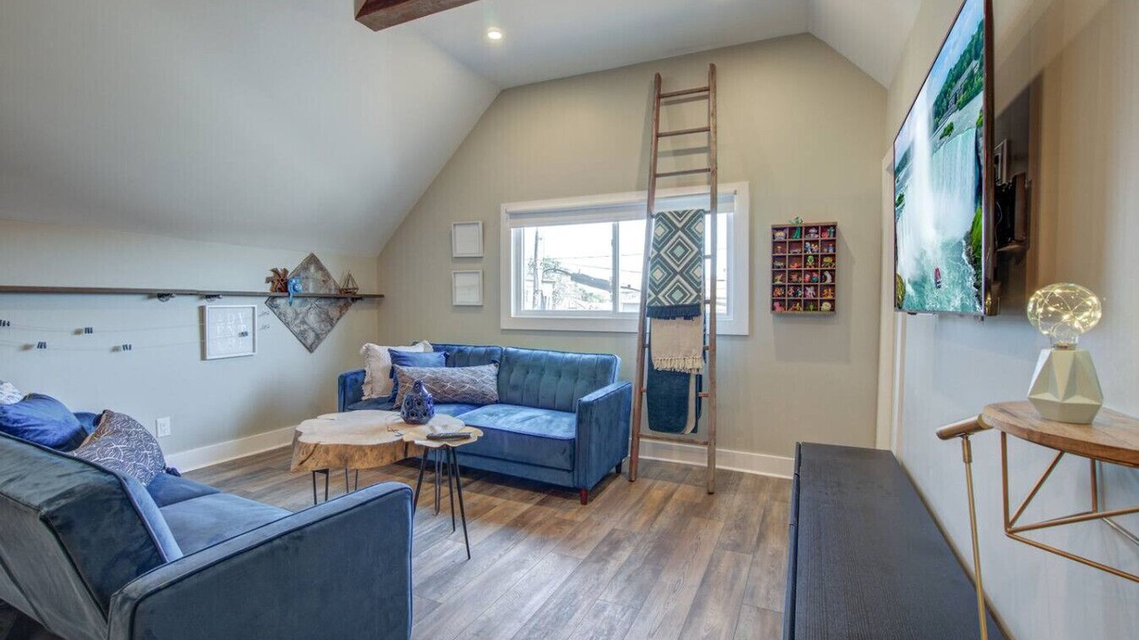 Photo of Livingroom in Downtown Niagara Falls
