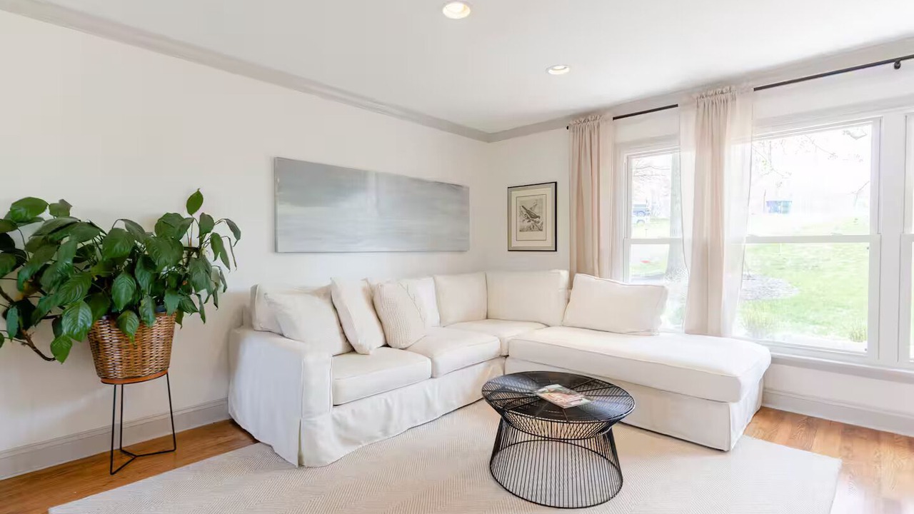 Photo of Livingroom in Des Peres