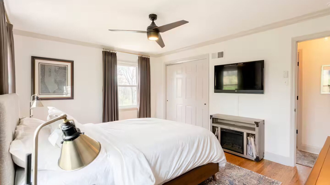 Photo of Bedroom in Des Peres