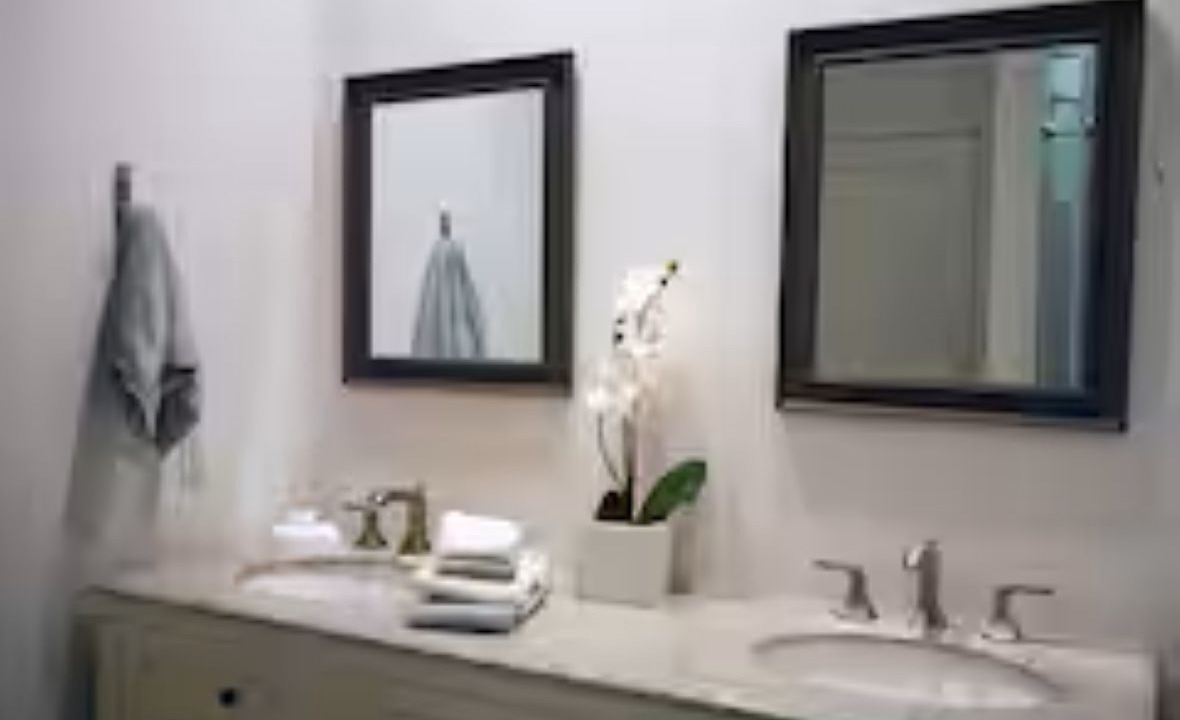 Photo of Bathroom in Thunderbolt