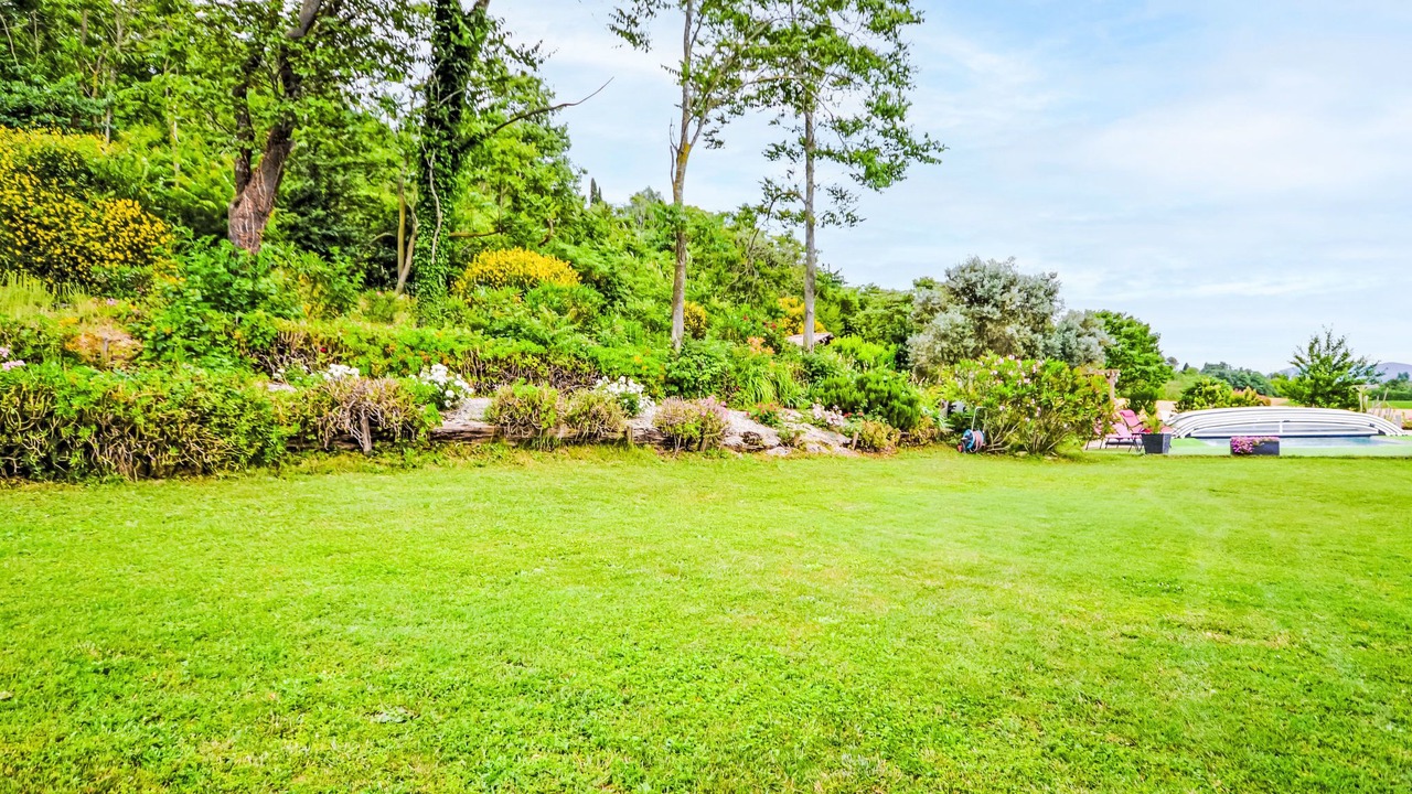 Photo of Outdoor in Etoile-sur-Rhone