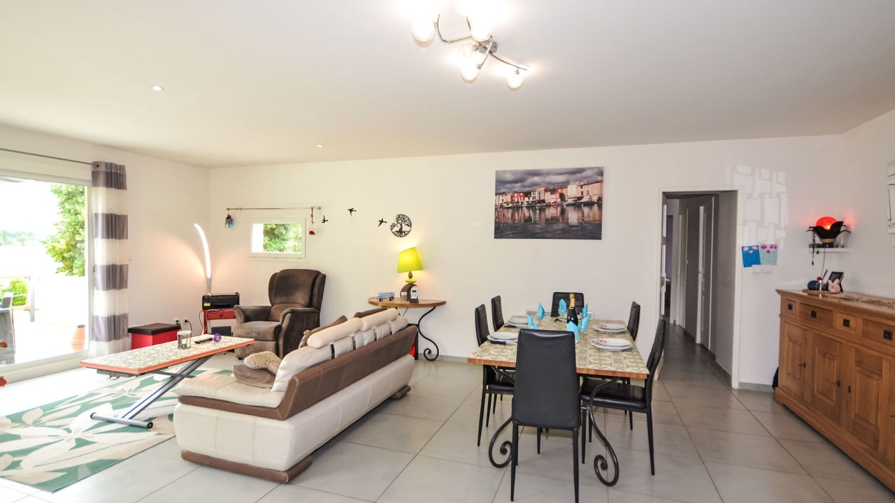 Photo of Livingroom in Etoile-sur-Rhone