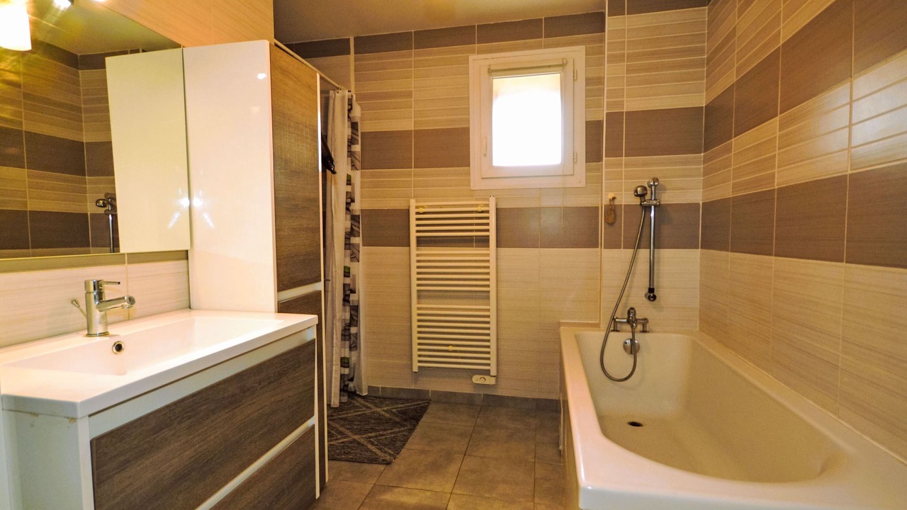 Photo of Bathroom in Etoile-sur-Rhone