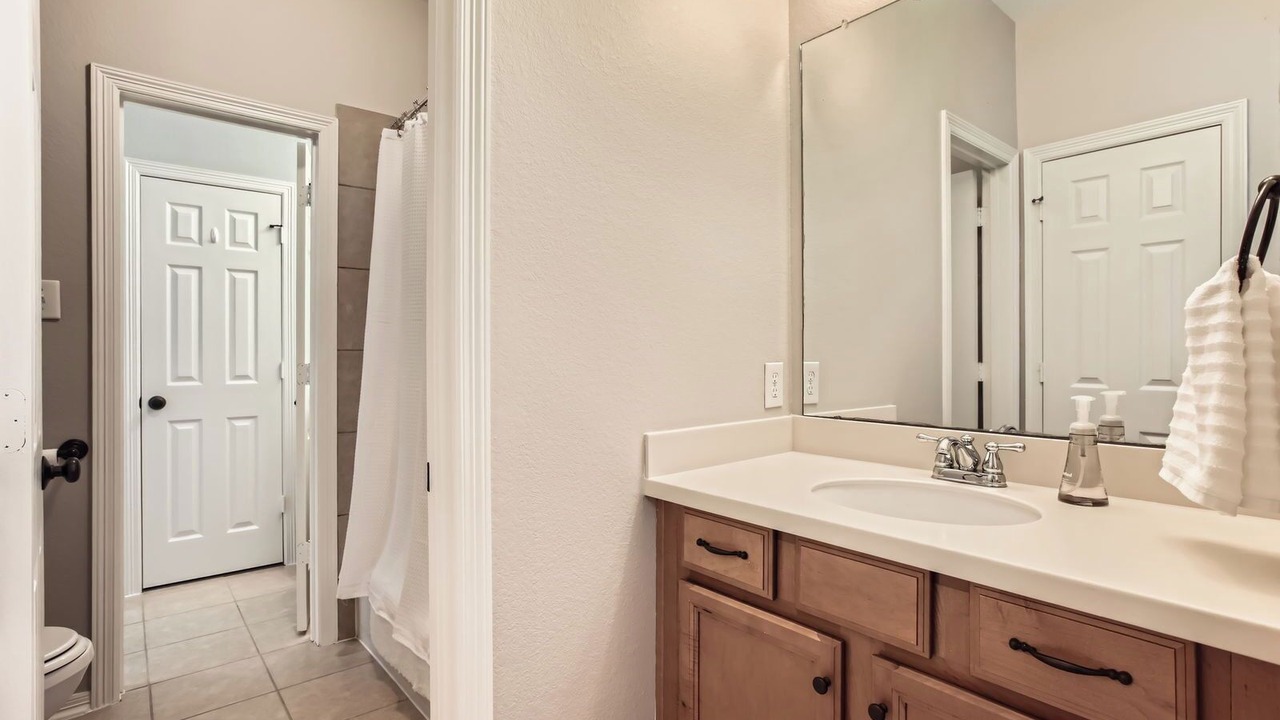 Photo of Bathroom in Porter