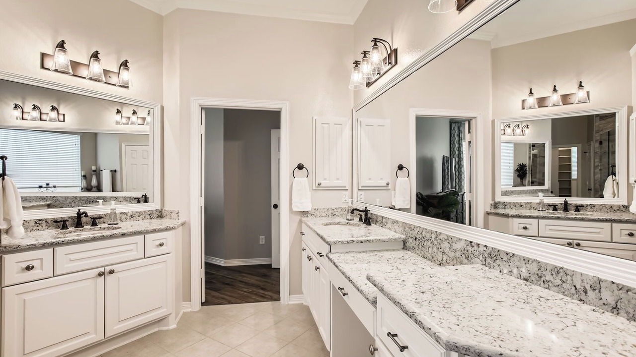 Photo of Bathroom in Porter