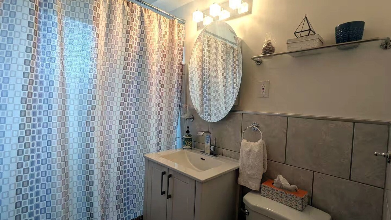 Photo of Bathroom in Ahuntsic