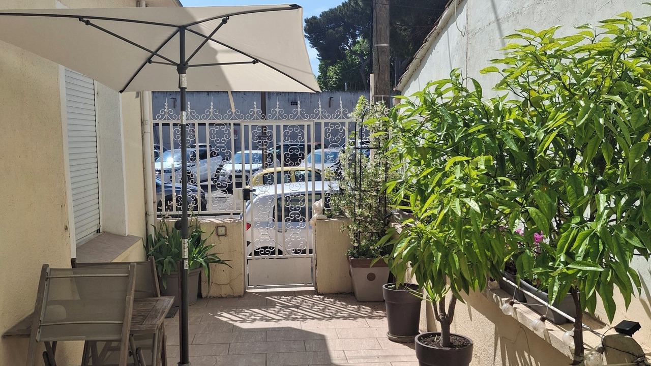 Photo of Patio Balcony in Port-Saint-Louis-du-Rhone