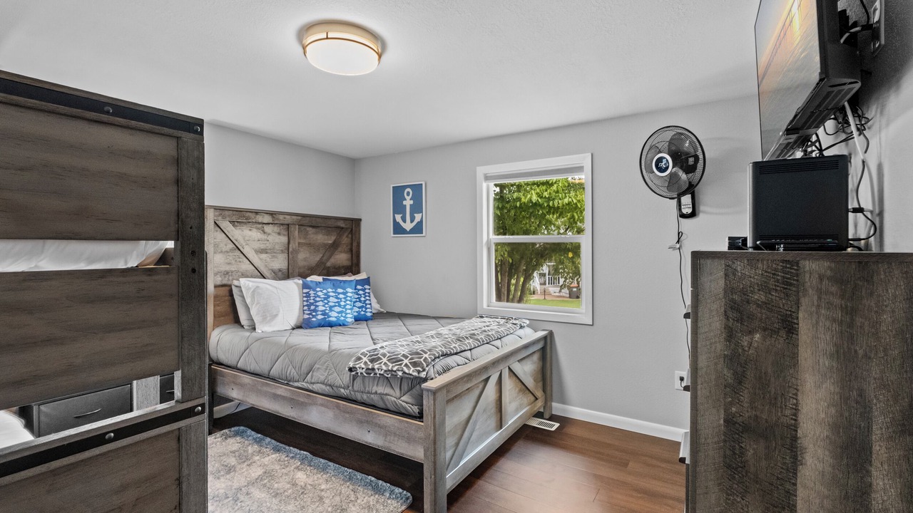 Photo of Bedroom in Grove