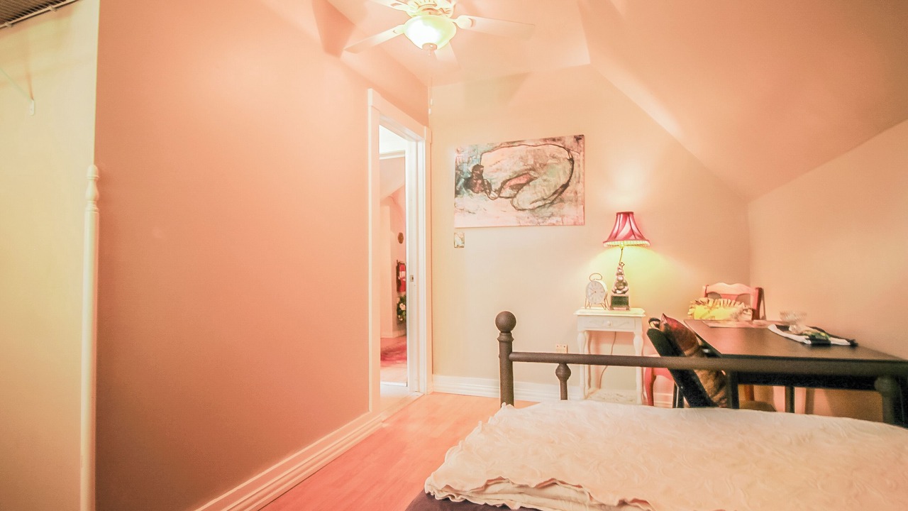 Photo of Bedroom in Eureka Springs Historic District