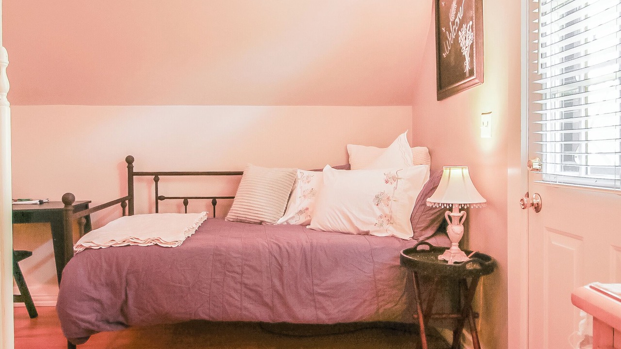 Photo of Bedroom in Eureka Springs Historic District