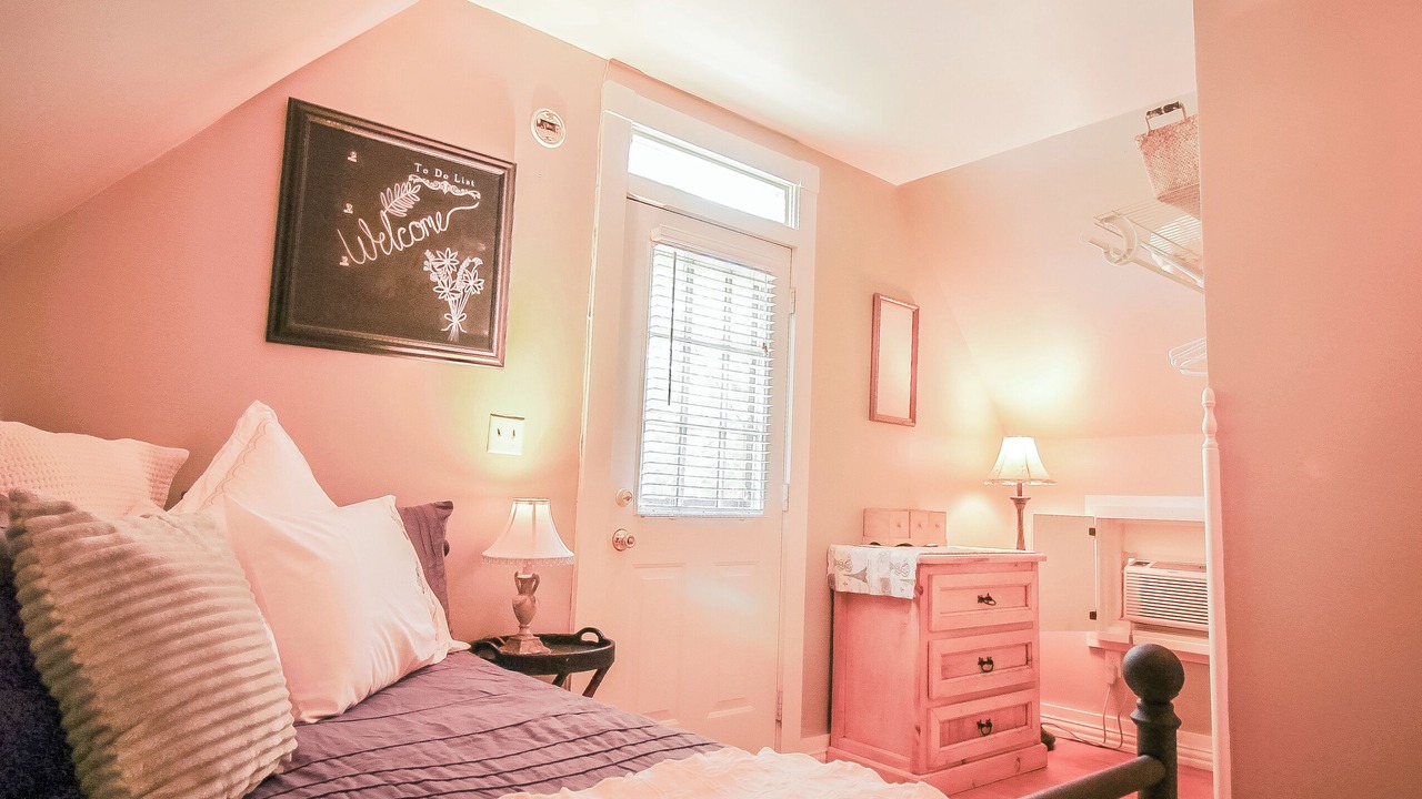 Photo of Bedroom in Eureka Springs Historic District