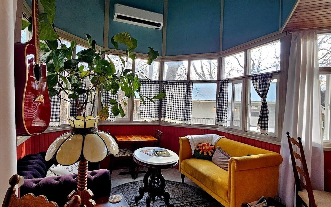 Photo of Livingroom in Eureka Springs Historic District