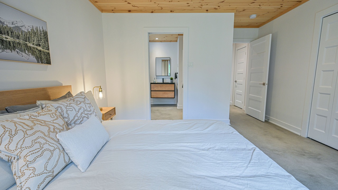 Photo of Bedroom in Mandeville