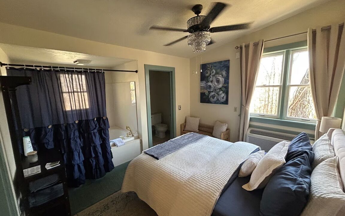 Photo of Bedroom in Eureka Springs Historic District